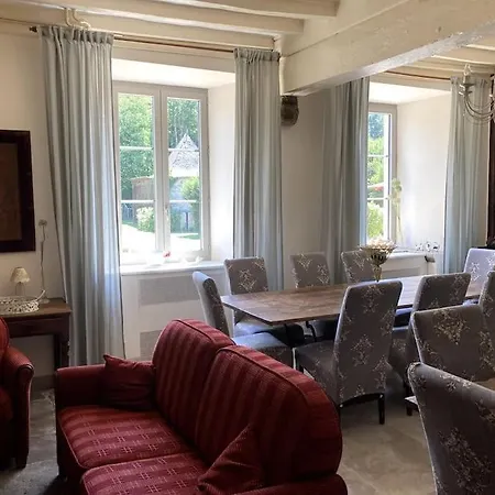 Belle Et Confortable Demeure Du Xvii Eme Siecle Champagnac (Auvergne)